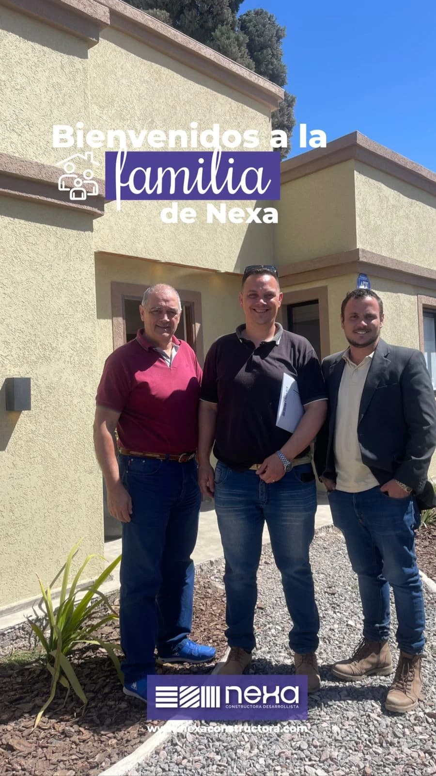 Familia firmando su contrato o recibiendo las llaves de su casa Nexa, foto 9