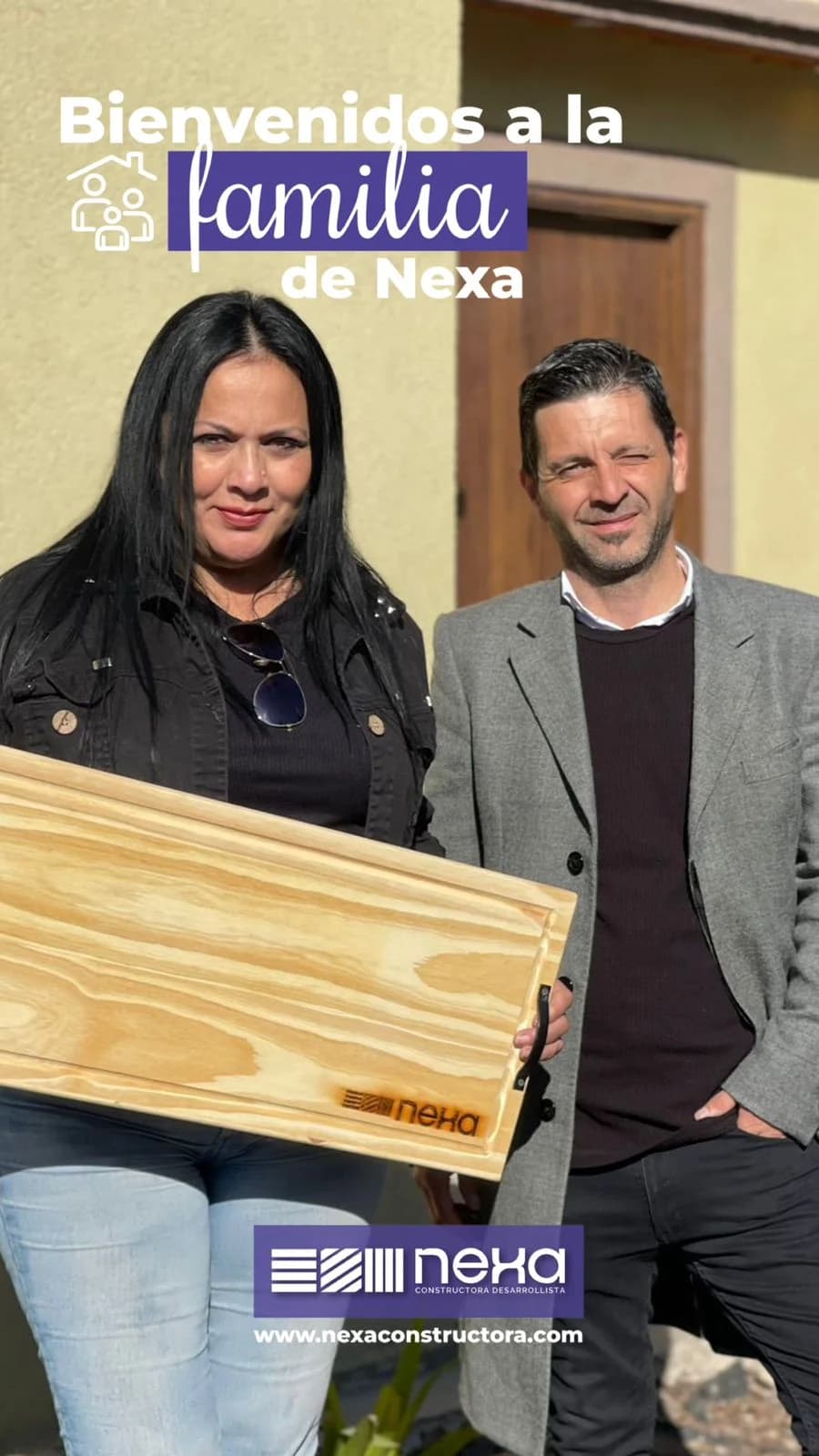 Familia firmando su contrato o recibiendo las llaves de su casa Nexa, foto 15